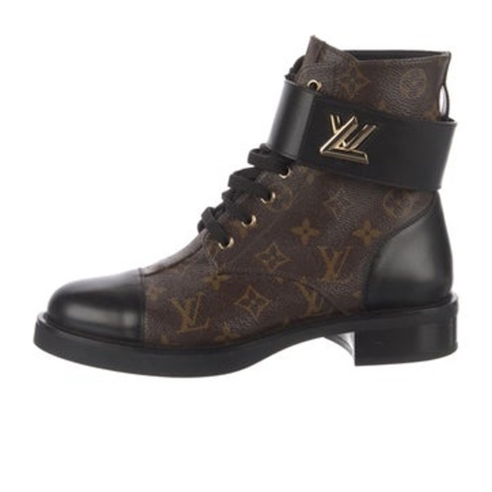 These premium Louis Vuitton boots are in fantastic condition.